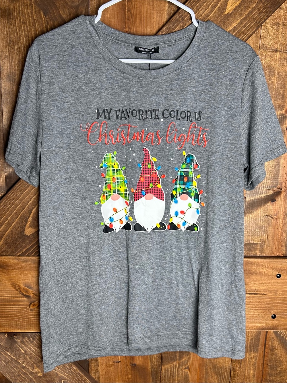Women’s Gray Short-Sleeve 'Christmas Lights' Graphic Tee